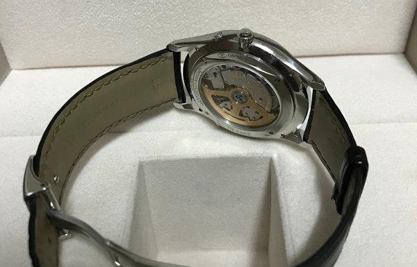 买积家，请注意区分金陀和钢陀