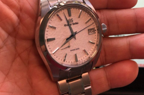 在冠蓝狮上海专卖店里，可以购买到限量款的手表吗？