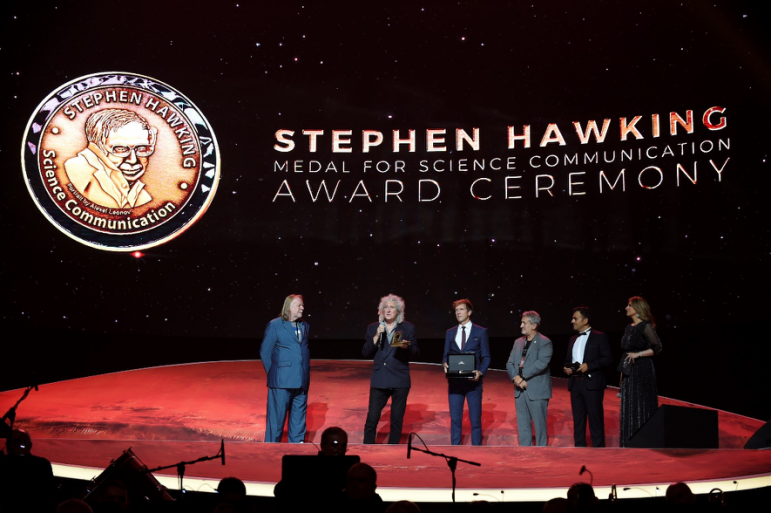 欧米茄于斯坦梅斯大会 授予获奖者专属超霸腕表