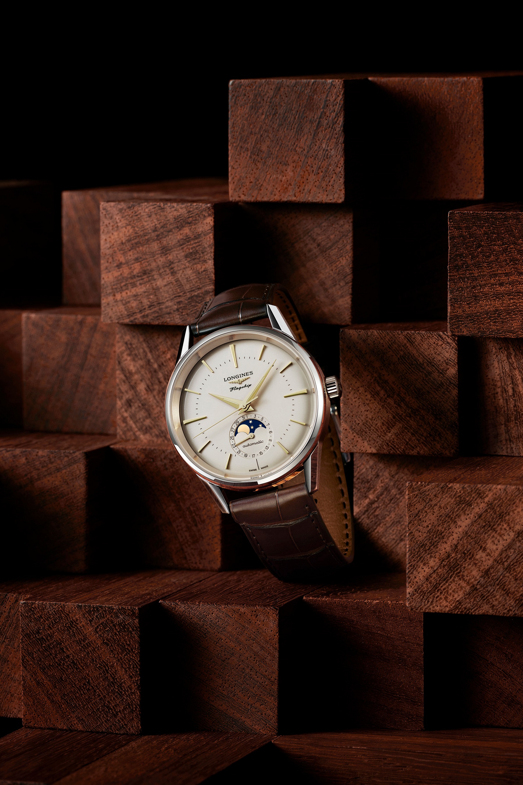 浪琴表经典复刻系列军旗腕表推出月相功能