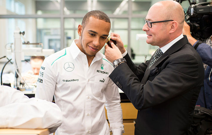 Lewis Hamilton 和万国IWC腕表