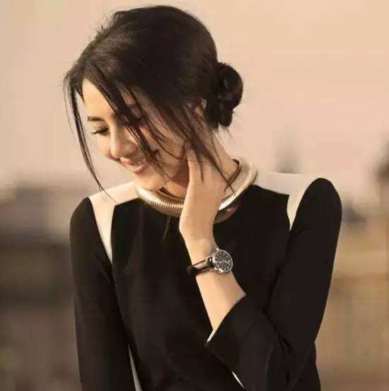 对面的女孩看过来 你的气质和你的腕表真的搭吗?