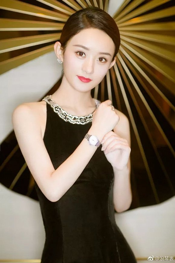 浪琴签下赵丽颖，优雅是她背上的那朵小花