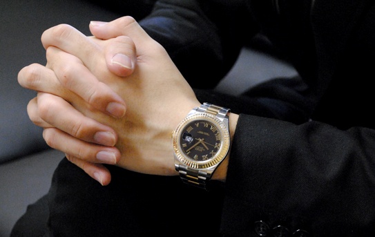 同一块手表不同的人戴的误差为什么都不一样呢？