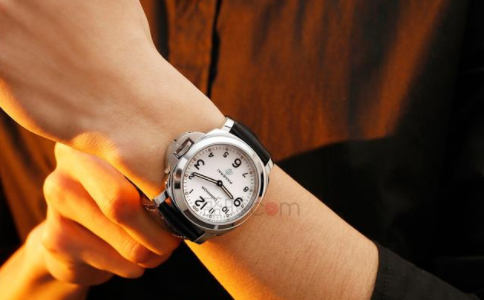 原装沛纳海手表带脏了和气味如何去除呢？