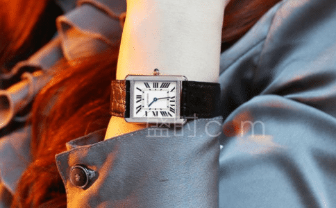 卡地亚皮带手表，领略品牌之美