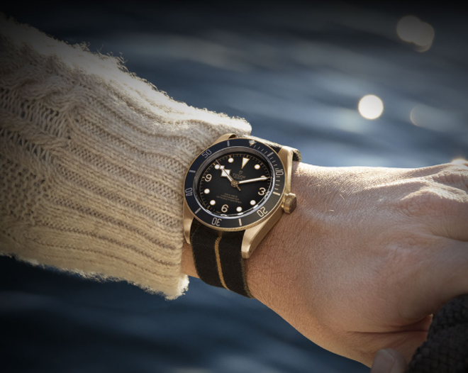 帝舵机械手表与石英手表在保养方面都有哪些不同？