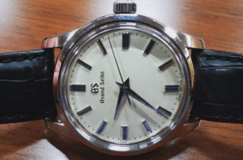 香港有冠蓝狮手表买吗，能售后吗？