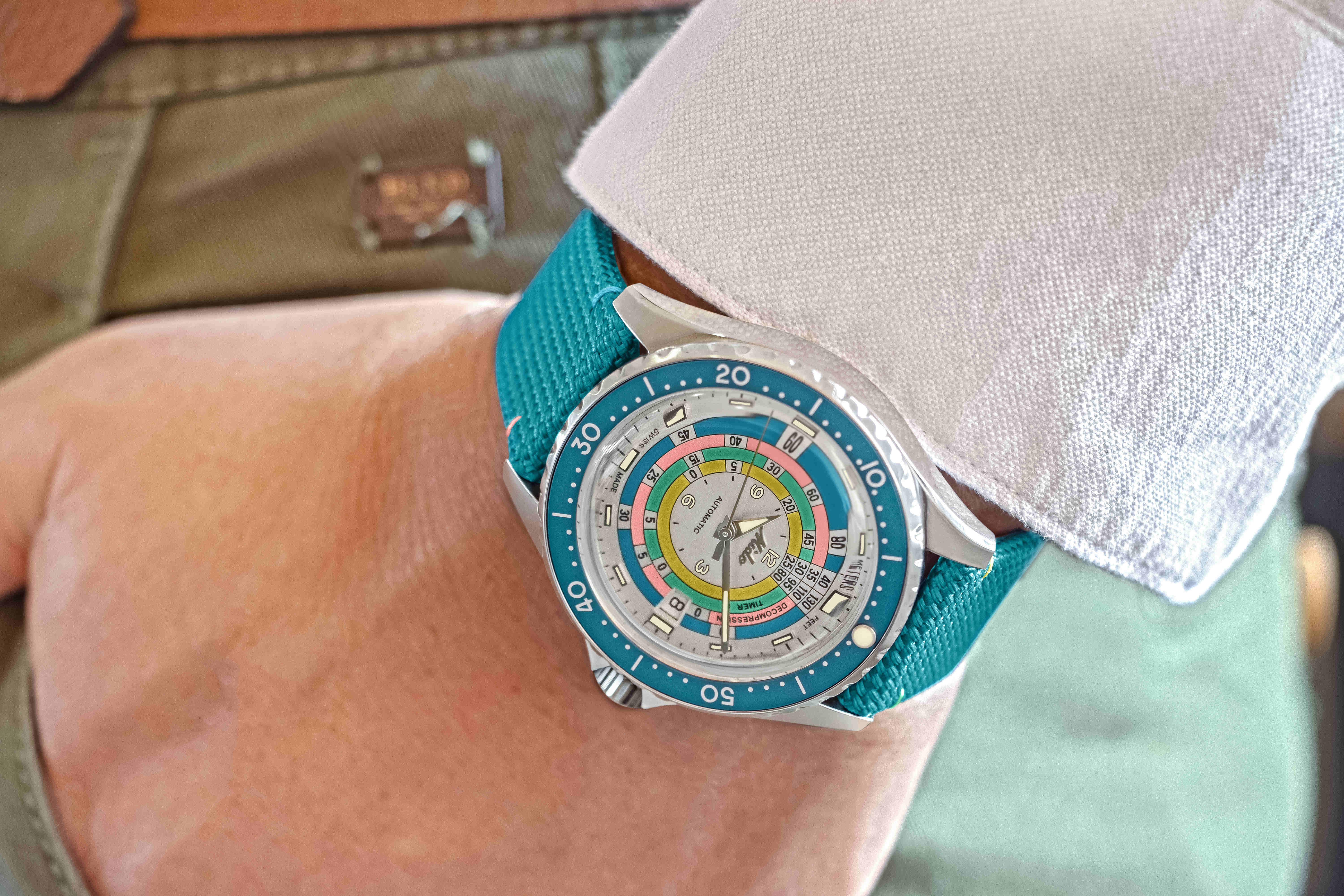 瑞士美度表领航者系列“彩虹圈”复刻限量款腕表惊艳上市 专为钟表发烧友打造的非凡腕表