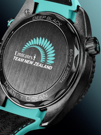 欧米茄发布全新海马腕表致敬新西兰酋长队