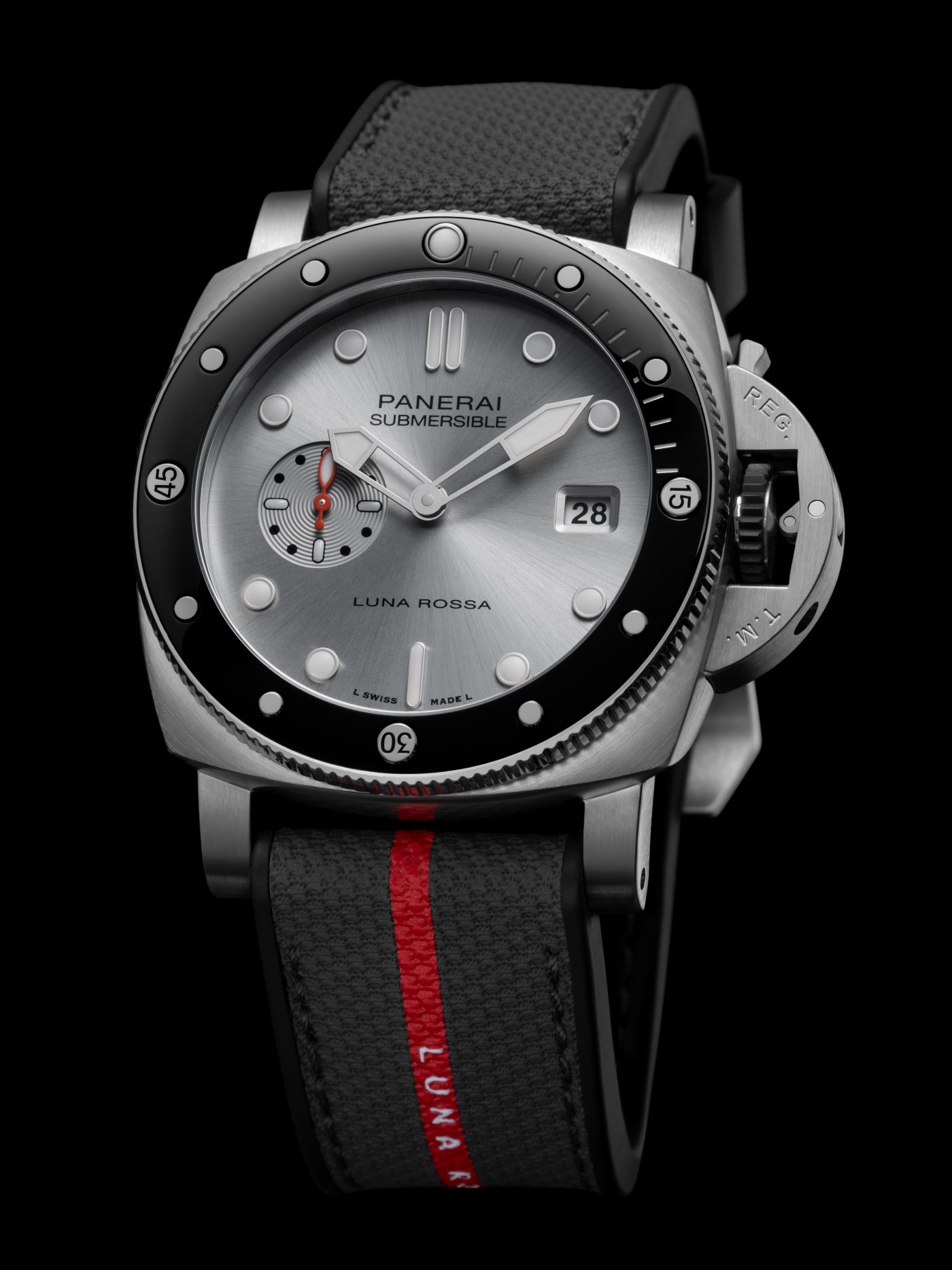 沛纳海全新推出Submersible 潜行系列44毫米Luna Rossa 自动上链腕表(PAM01681)， 精妙融合Luna Rossa AC75 赛船的美学设计