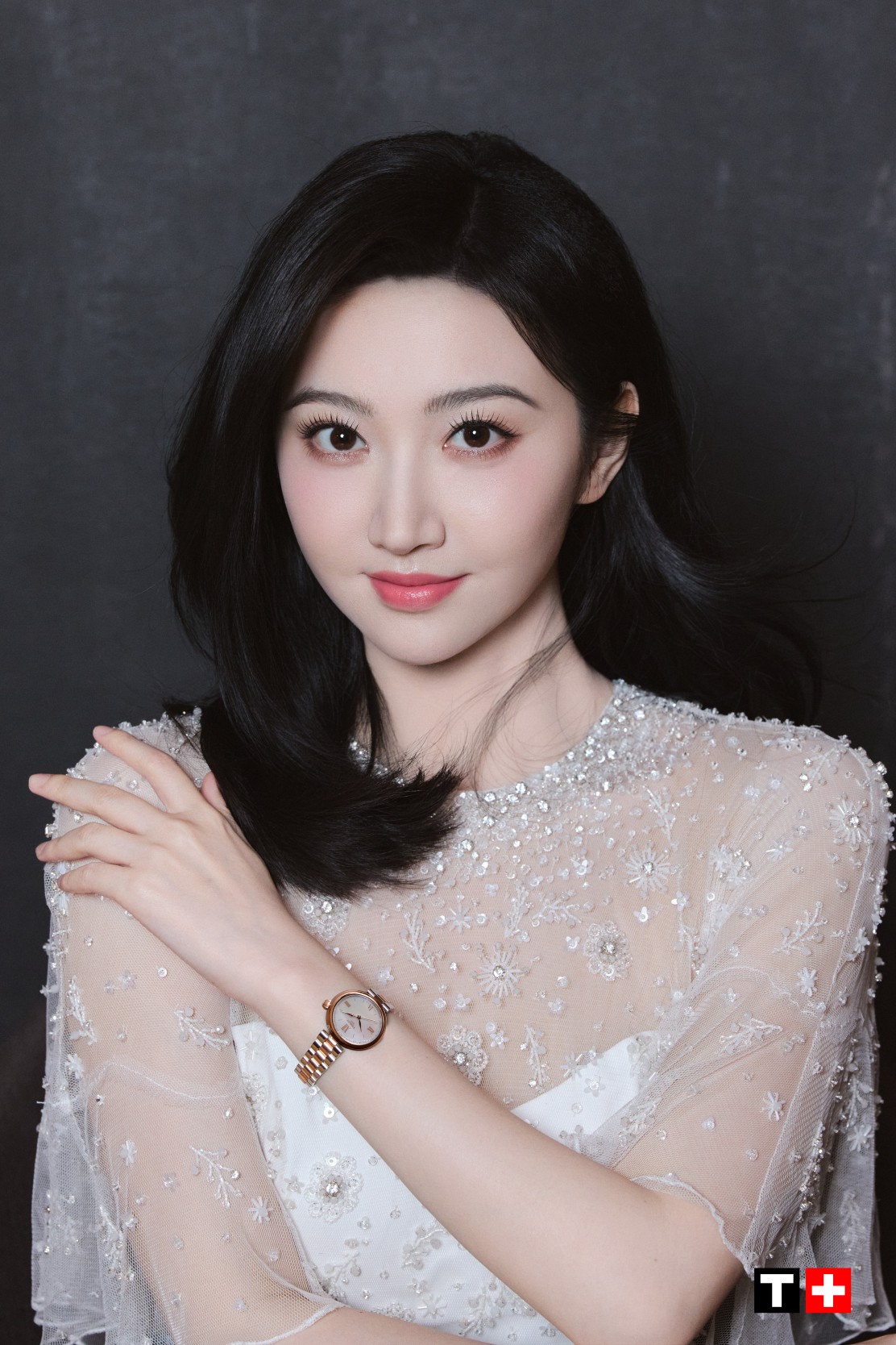 光影流转，风格重塑  天梭以实用美学贯穿昼夜场景，与群星共同演绎别样时尚宣言