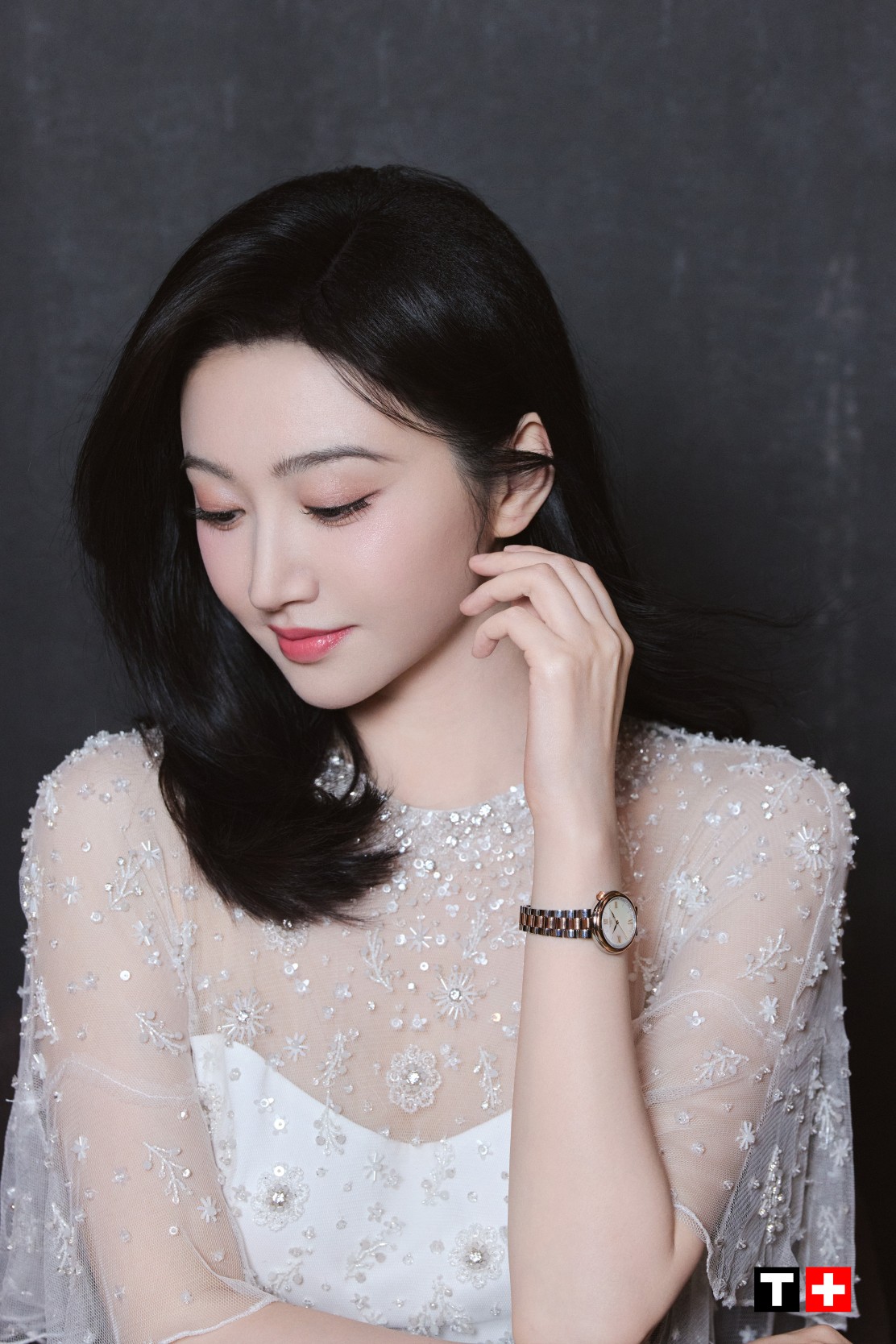 光影流转，风格重塑  天梭以实用美学贯穿昼夜场景，与群星共同演绎别样时尚宣言
